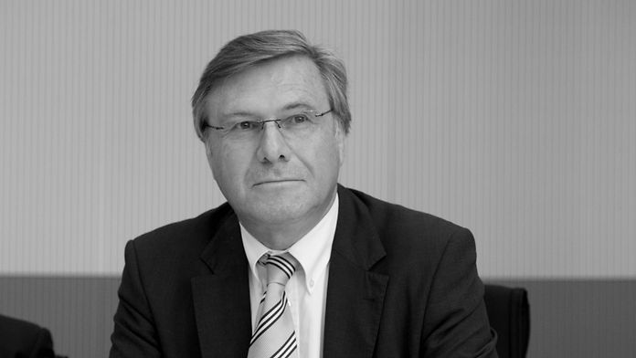 Deutscher Bundestag Bundestag trauert um früheren FDPFraktionschef