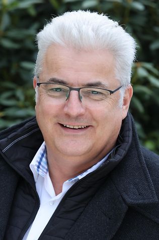 Axel Knoerig