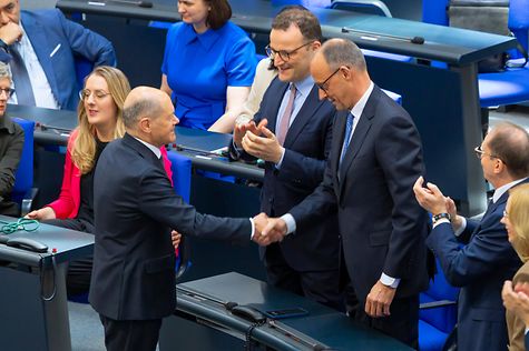Deutscher Bundestag - Friedrich Merz mit 325 Stimmen zum Bundeskanzler gewählt