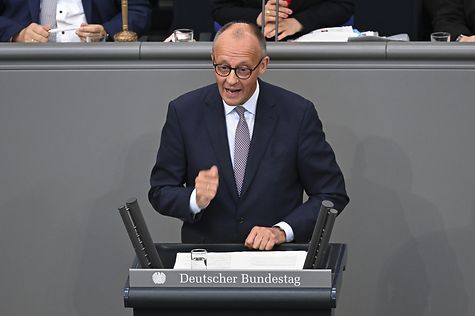 Deutscher Bundestag - Bundeskanzler Merz betont Bedeutung wirtschaftlichen Wachstums