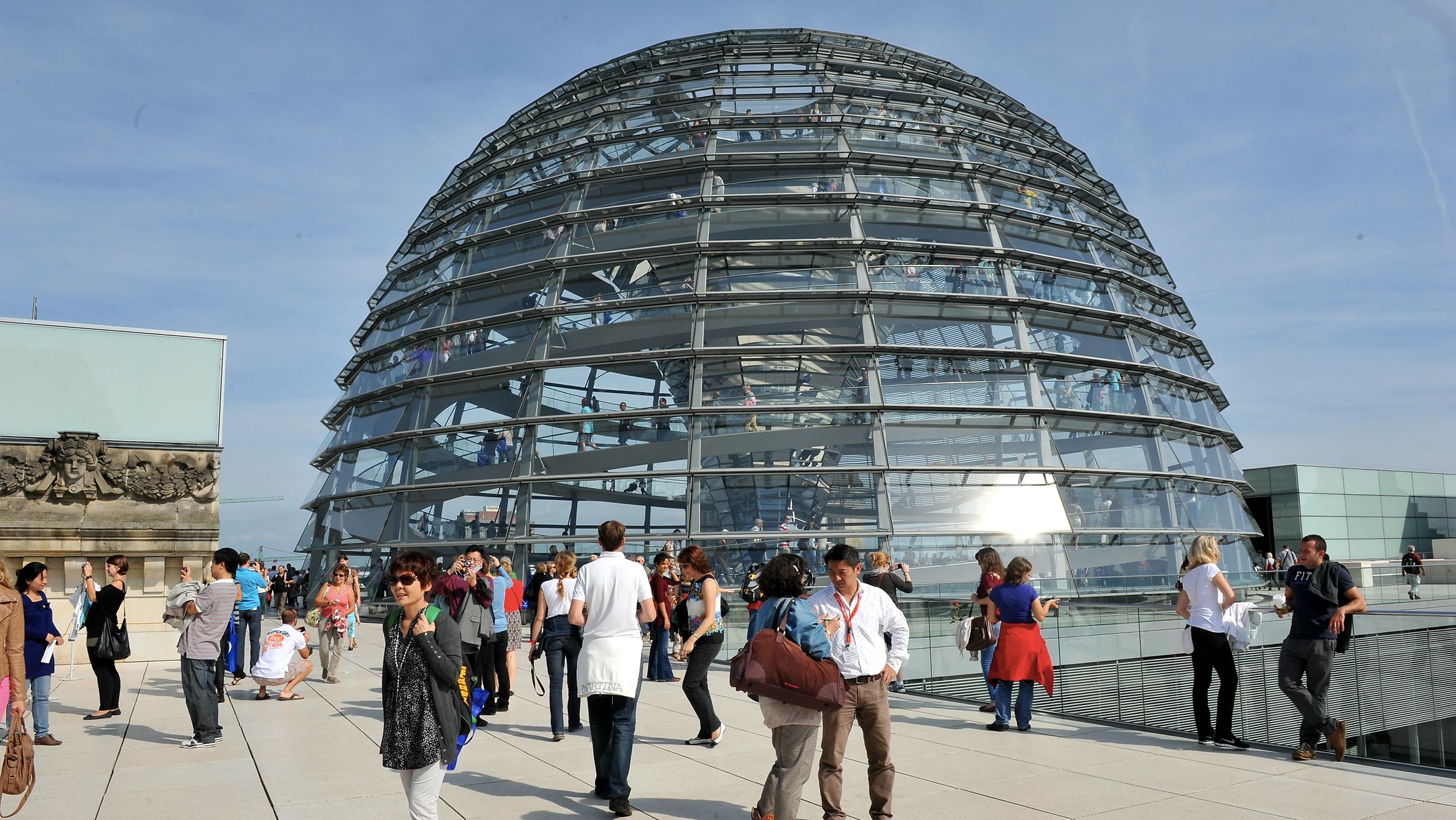 Image of the dome and roof terrace of the Reichstag Building