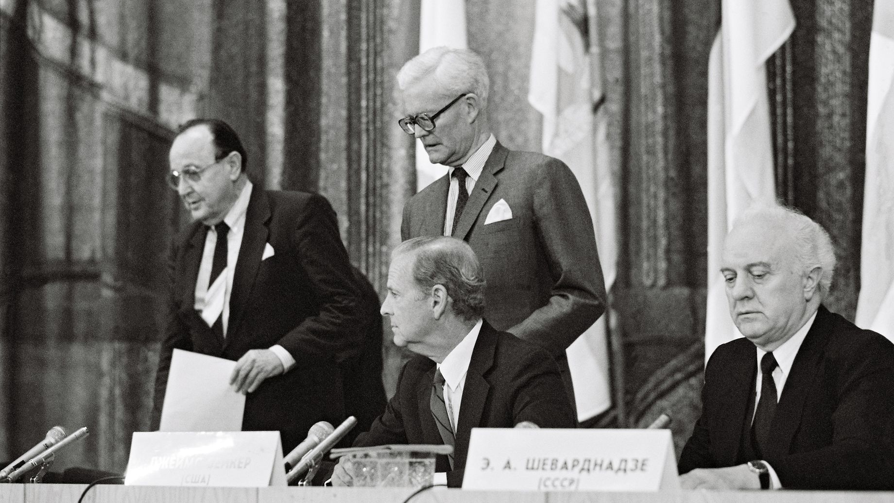 Deutscher Bundestag 12 September 1990 Der Zwei plus Vier Vertrag deutscher-bundestag-12-september-1990-der-zwei-plus-vier-vertrag
