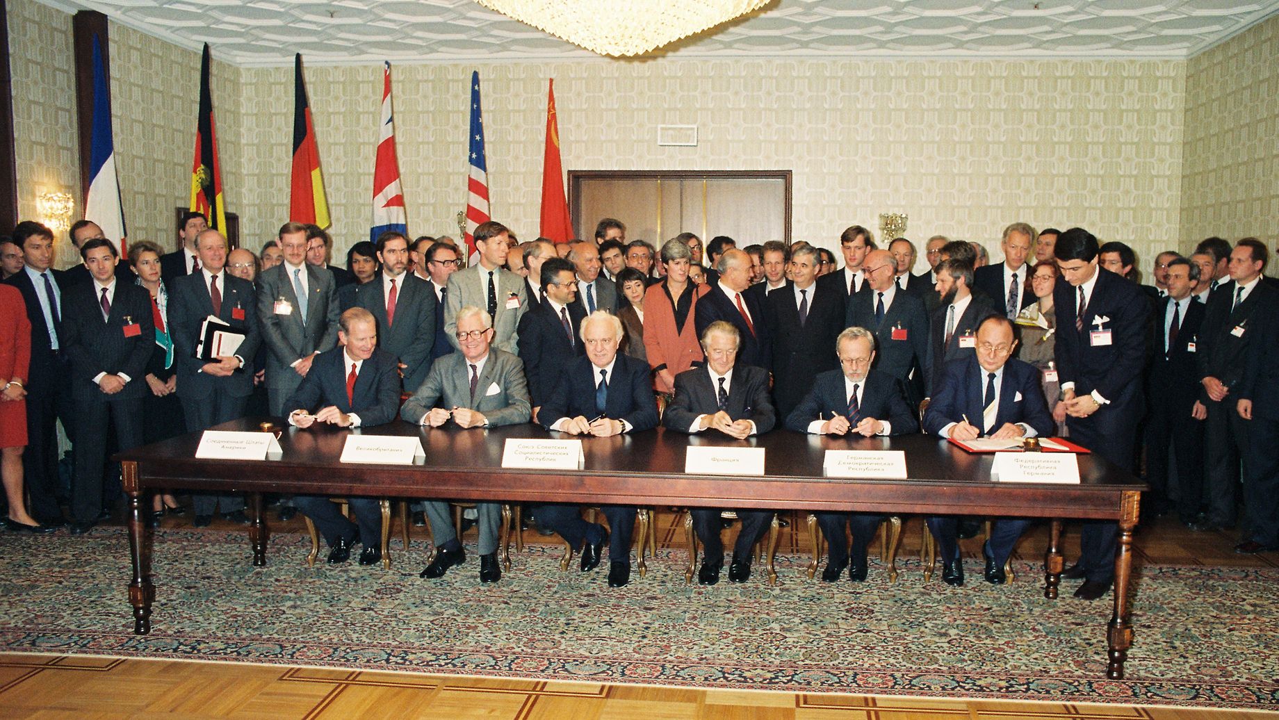 Deutscher Bundestag 12 September 1990 Der Zwei plus Vier Vertrag deutscher-bundestag-12-september-1990-der-zwei-plus-vier-vertrag