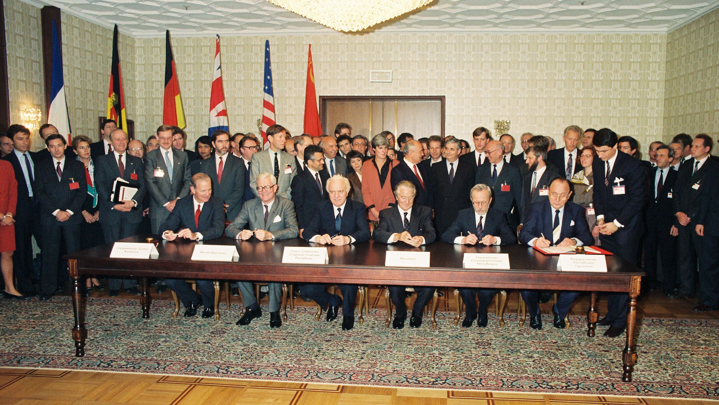 2 Plus 4 Vertrag Pdf Deutscher Bundestag - Vor 30 Jahren: Der „Zwei-plus-Vier-Vertrag“ wird