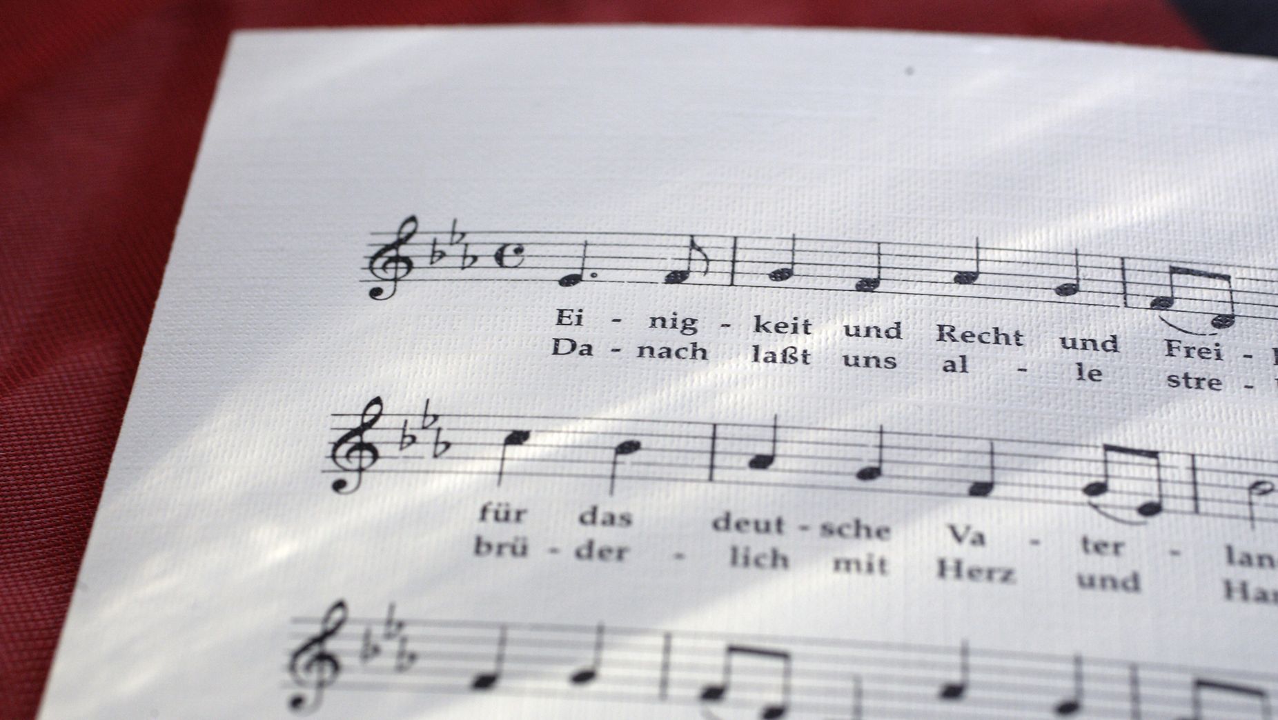 1 Strophe Der Deutschen Nationalhymne Deutscher Bundestag - Die Nationalhymne