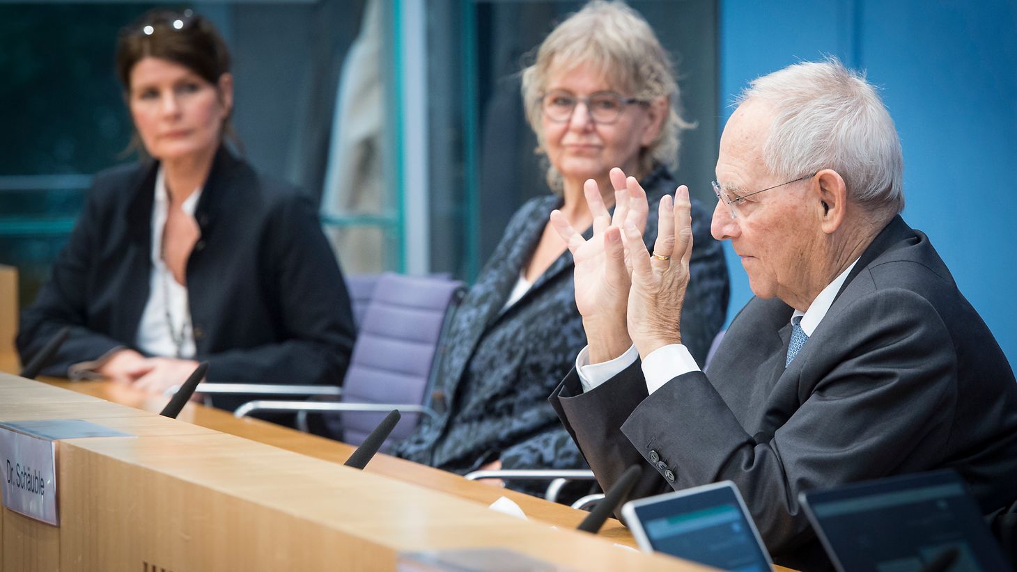 Deutscher Bundestag - Schäuble sieht in Bürgerrat neue Impulse für die repräsentative Demokratie