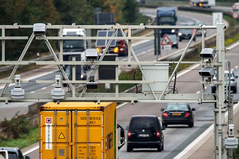 Deutscher Bundestag - Debatte über neue Mautsätze bei der Lkw-Maut