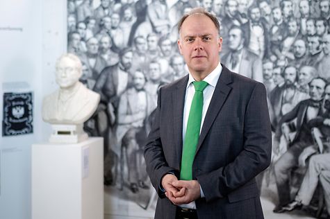 Deutscher Bundestag Dominik Geppert über die Geschichte des