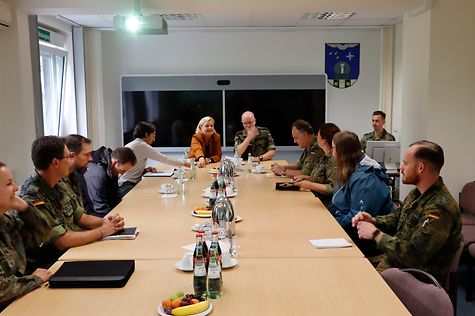 Deutscher Bundestag - Truppenbesuch beim Einsatzführungsbereich 2 in ...